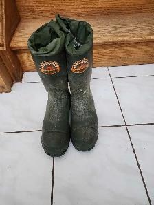 Insulated boots size 11