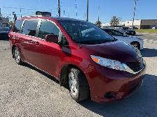 2014 Toyota Sienna LE / 8 PASSENGER / POWER SLIDING DOORS - Photo 3