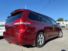 2014 Toyota Sienna LE / 8 PASSENGER / POWER SLIDING DOORS - Photo 4