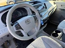 2014 Toyota Sienna LE / 8 PASSENGER / POWER SLIDING DOORS - Photo 8