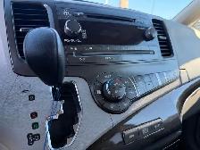 2014 Toyota Sienna LE / 8 PASSENGER / POWER SLIDING DOORS - Photo 9
