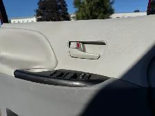 2014 Toyota Sienna LE / 8 PASSENGER / POWER SLIDING DOORS - Photo 13