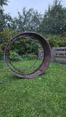 Round bale feeder - Photo 2