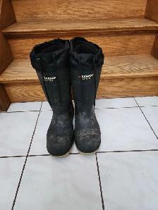 Super warm boots size 11