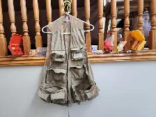 Fishing vest with accessories