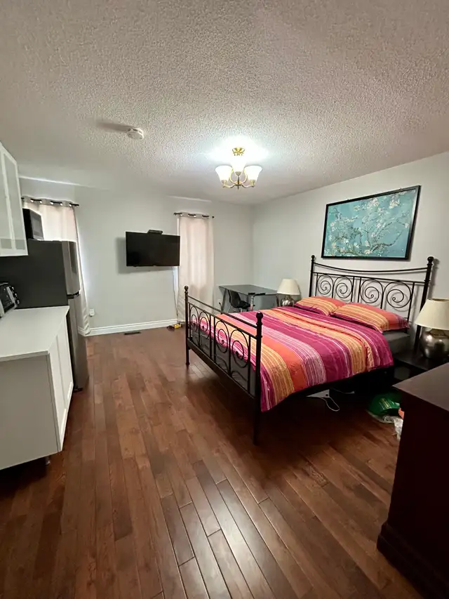 Fully furnished master bedroom and bathroom Richmond Hill