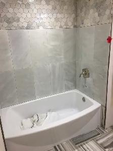 Fully furnished master bedroom and bathroom Richmond Hill - Photo 7