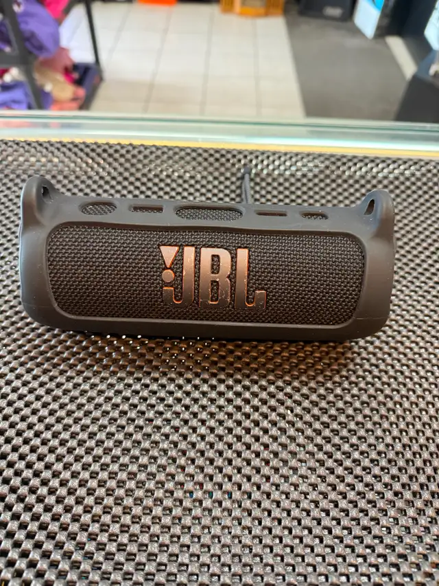 Flip 6 Portable Bluetooth Speaker