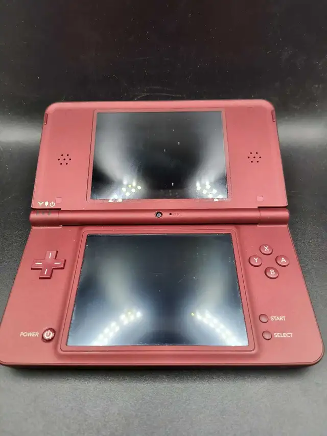 NINTENDO DSI XL