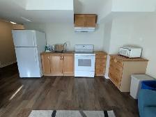 Furnished Bedroom for Rent - Photo 6