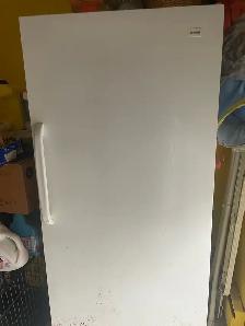 À vendre – 2 congélateurs verticaux Kenmore (Sears) identiques –