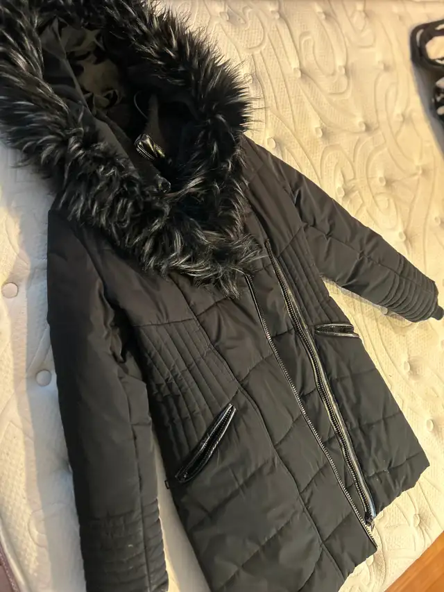 ONE LIKE NEW LADIES FALL/WINTER COAT