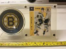 Vintage BOBBY ORR Card & BOSTON BRUINS Puck in Actylic Display !