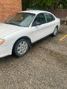 2002 Ford Taurus LX - Photo 4