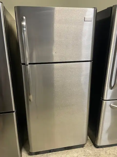 Réfrigérateur stainless 30'' congélateur en bas Frigidaire