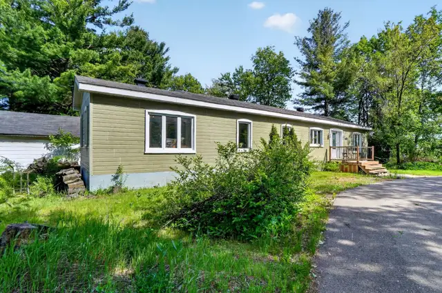 TERREBONNE ! PROPRIÉTÉ 4 CAC AVEC TERRAIN 23 632PC! VENEZ VOIR!