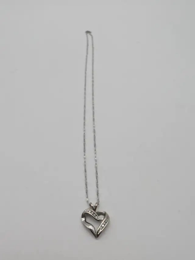 (B9412) Necklace w/Pendant White Gold 10K 4.3 grams 17'