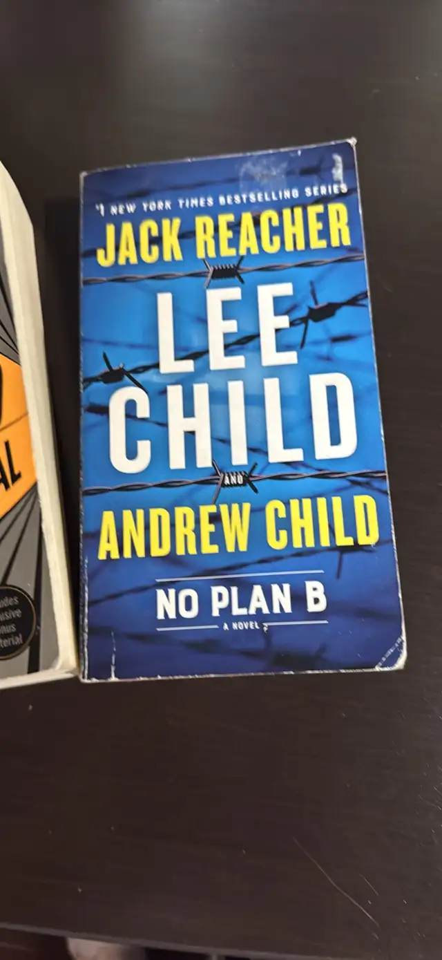 2 Lee Child "Jack Reacher" paperbacks