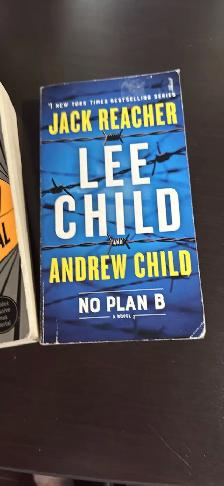 2 Lee Child "Jack Reacher" paperbacks