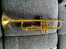 Yamaha YTR-2330 B-flat (Bb) Trumpet (Gold) - Complete Package