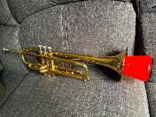 Yamaha YTR-2330 B-flat (Bb) Trumpet (Gold) - Complete Package - Photo 2
