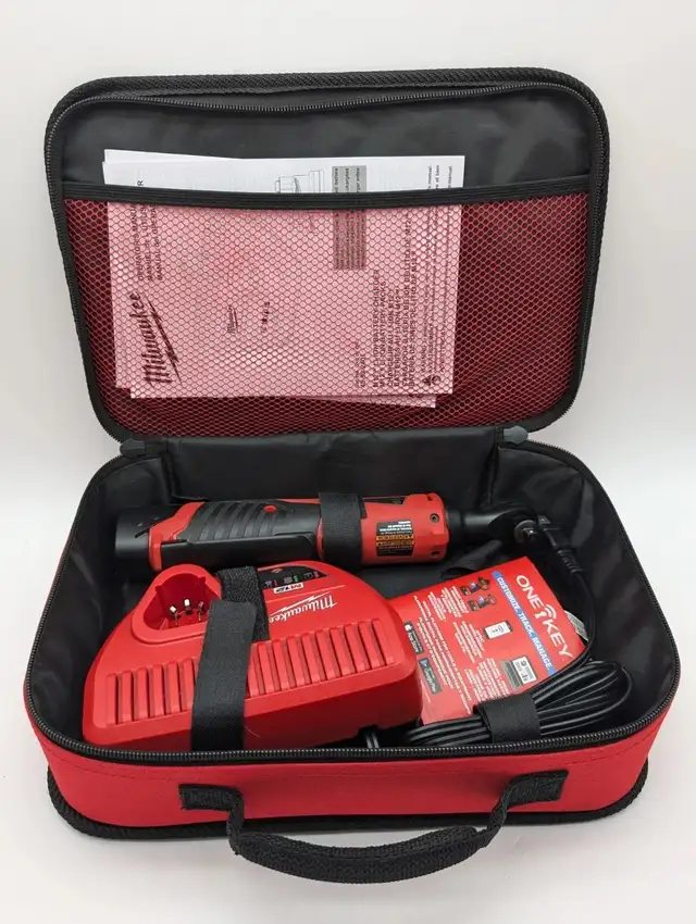 (B4821) Milwaukee M12 Cordless 3/8' Ratchet Kit 2457-21