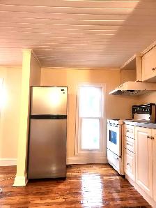 Small 1 Bedroom Apartment Downtown, No Pets, Text to View - Photo 2