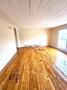 Small 1 Bedroom Apartment Downtown, No Pets, Text to View - Photo 3