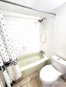 Small 1 Bedroom Apartment Downtown, No Pets, Text to View - Photo 7