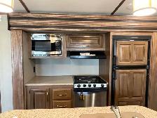 2018 KEYSTONE LAREDO 331BH, BUNKHOUSE SPACIOUS - Photo 8