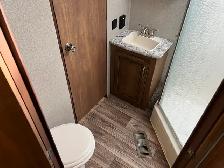 2018 KEYSTONE LAREDO 331BH, BUNKHOUSE SPACIOUS - Photo 10
