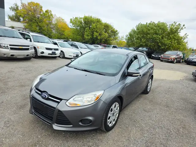 2013 Ford Focus Sedan Manual Low KM AC Cruise Control