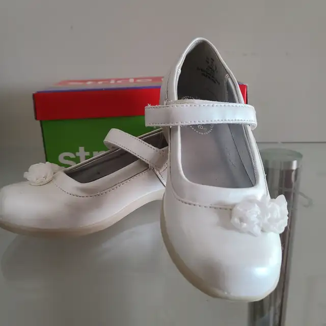 Brand New Girl shoes Stride rite Size US 10M