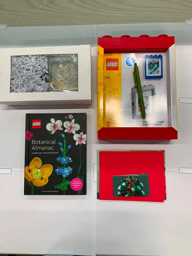 LEGO Botanical Almanac: A Field Guide to Brick-Built Blooms