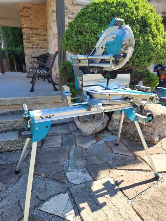 MAKITA 40V MAX XGT 12IN DOUBLE BEVEL SLIDING MITERSAW WITH STAND