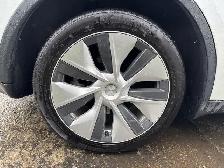 2023 Tesla Model Y Long Range 4dr All-Wheel Drive Sport Utility - Photo 55