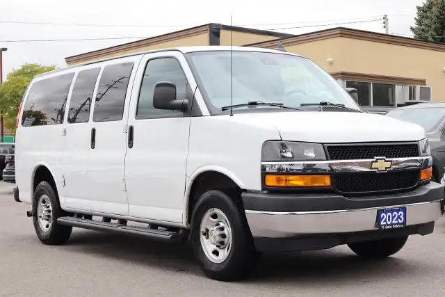 2023 Chevrolet Express RWD 3500 135' LT