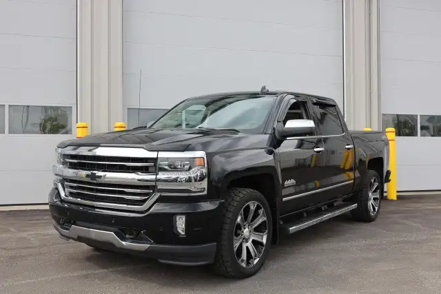 2017 Chevrolet Silverado 1500 High Country 6.2L V8 - LEATHER|SUN
