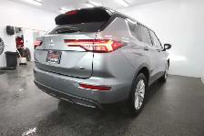 2024 Mitsubishi Outlander ES / AWD / 7 PASSAGERS - Photo 10