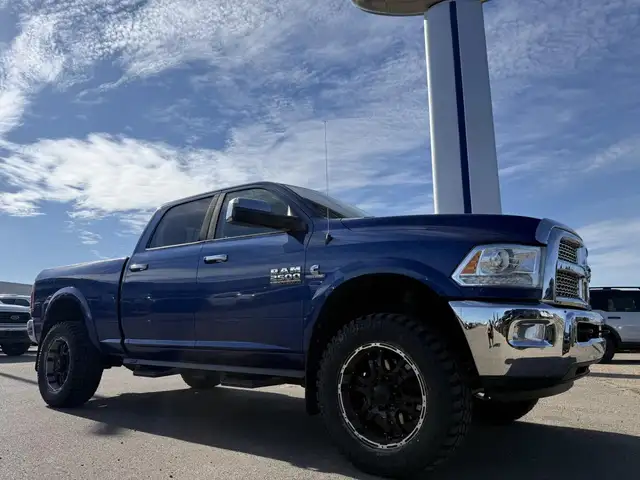 2015 RAM 2500 LARAMIE / 6.7L CUMMINS! / LEVELED! / LOADED! / LOW