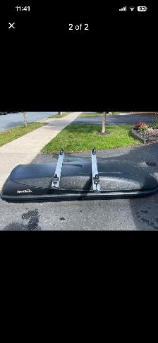 Roof top cargo carrier with Thule crossbars - Photo 2