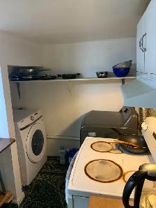 Newly renovated rooms for rent in basement - Photo 8