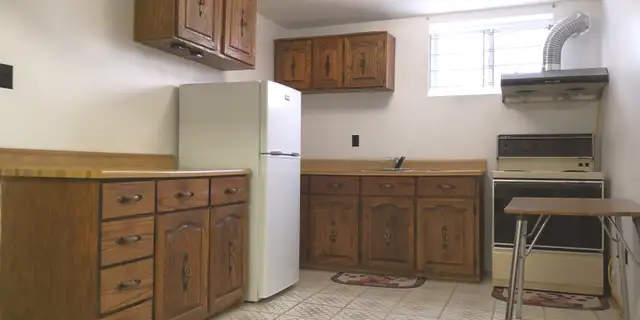 1 ROOM FOR RENT SHARE WITH FEMALE PROFESSIONAL. UTILITIES INCLUD