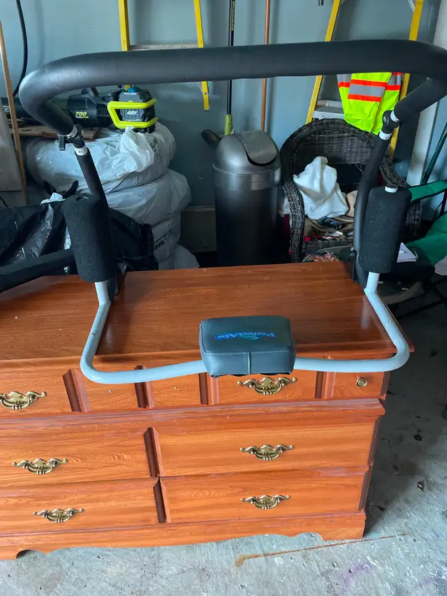 I’m selling a Perfect Abs machine and a Toro Electric Leaf Blowe