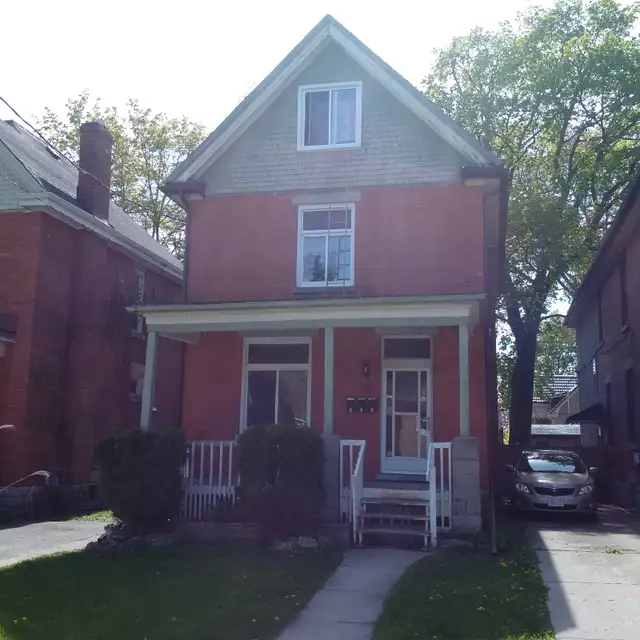 2 BEDROOM FOR RENT Downtown Dec. 1/26