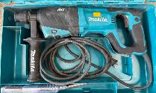 Corded Makita hr2641 Chipper in Case - Photo 2