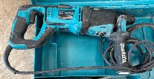 Corded Makita hr2641 Chipper in Case - Photo 3