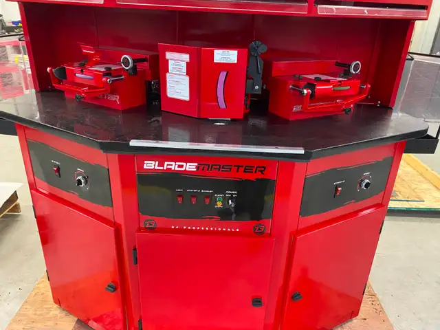 BLADEMASTER PLATINUM - TRIPLE STATION SKATE SHARPENING MACHINE