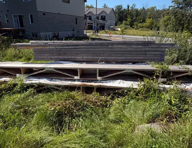 Poutrelles ajourées à vendre (à Châteauguay)