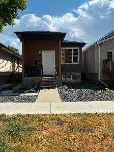 Renovated 2 bedroom, 2 bathroom in desirable Crescentwood